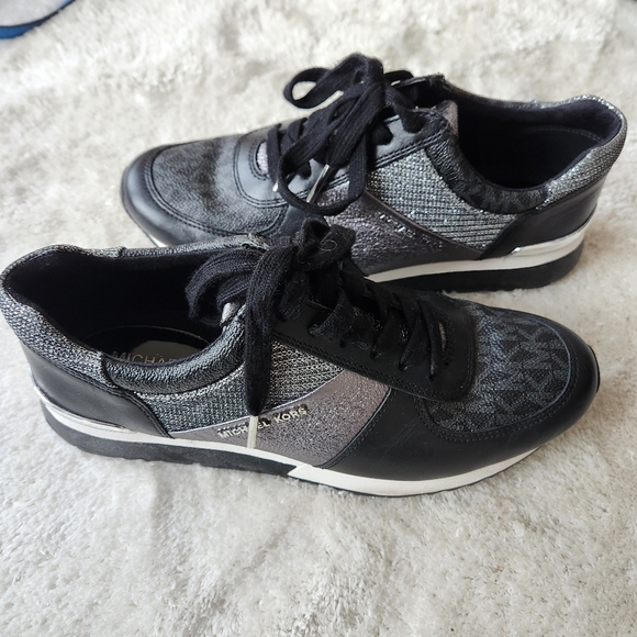 Michael Kors Shoes - Picture 2 of 6